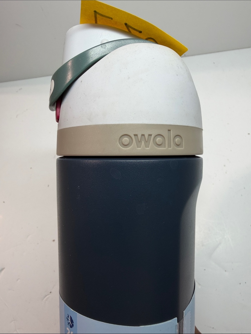 Used Owala 24 oz FreeSip Water Bottle with Straw - Picture 4 of 5
